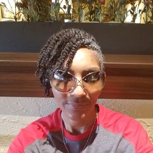 Meet your Posher, Joy